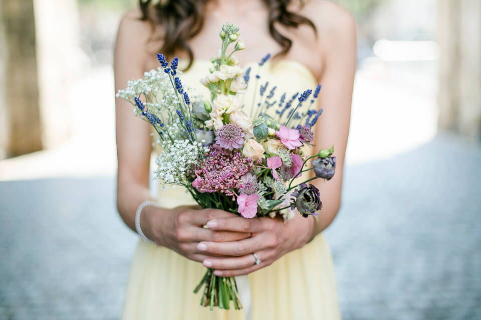 Brautstrauß Lavendel
 Brautstrauß aus Wiesenblumen mit Lavendel Schleierkraut