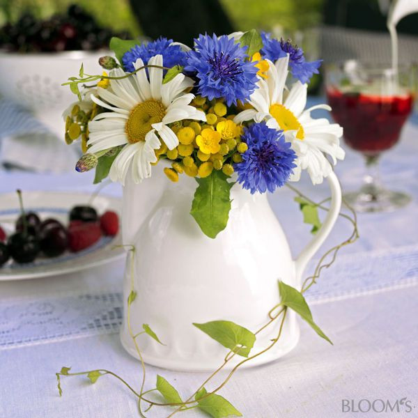 Brautstrauß Margeriten Kornblumen
 Blumenstrauß mit Kornblumen und Margeriten