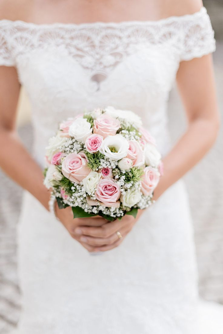 Brautstrauß Rose
 Ist das nicht ein wunderschöner Brautstrauß mit Rosen und