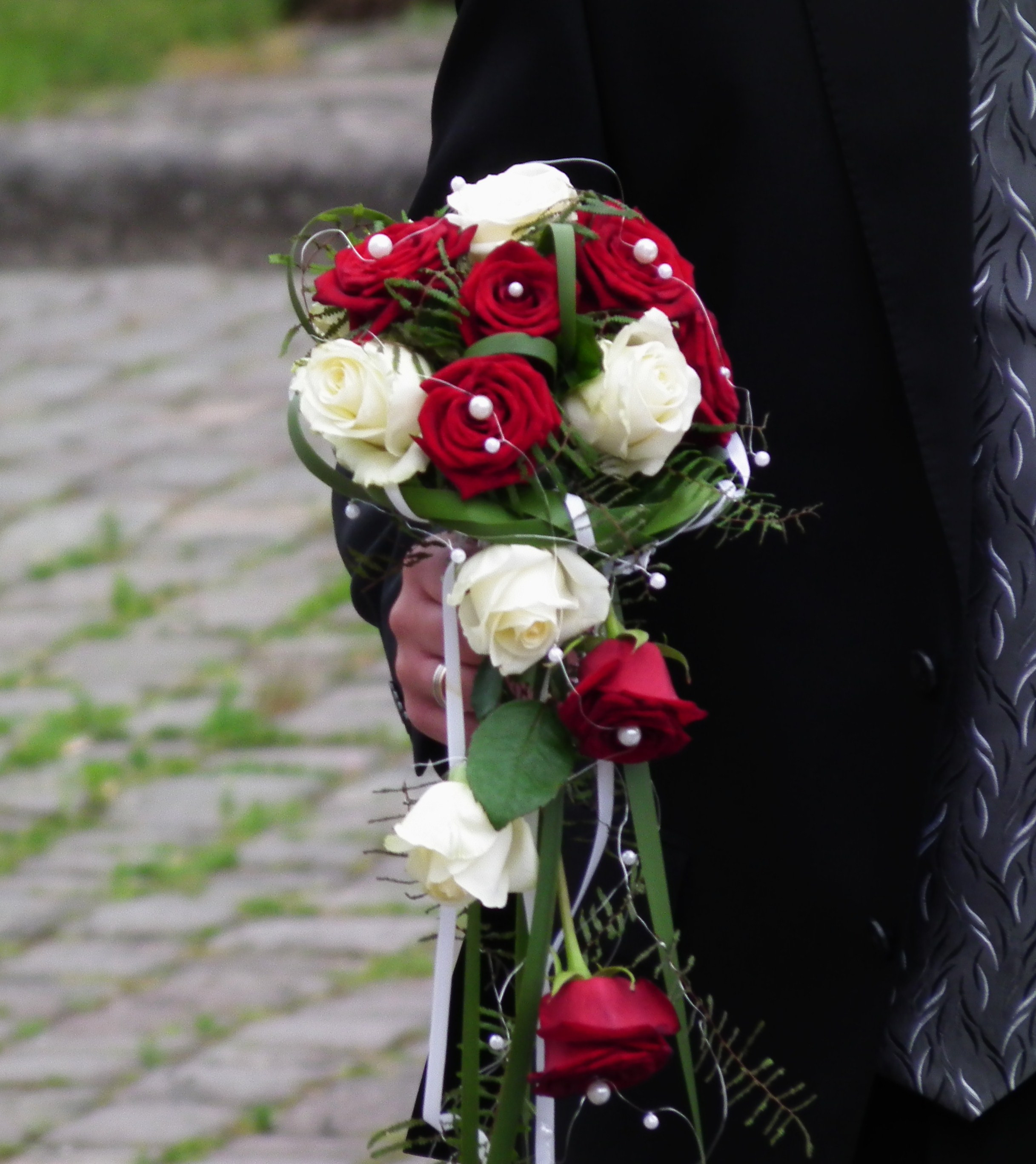 Brautstrauß Rote Rosen
 File Brautstrauß rote und weiße Rosen JPG Wikimedia mons