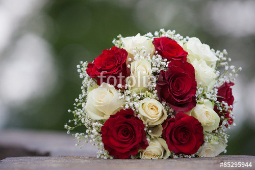 Brautstrauß Rote Rosen
 "Brautstrauss weisse und rote Rosen" Fotos de archivo e