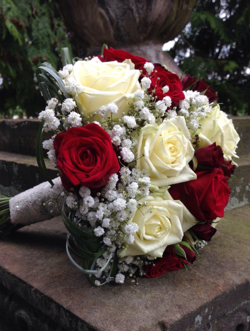 Brautstrauß Rote Rosen
 Brautstrauss Rot & Weiß Hochzeit