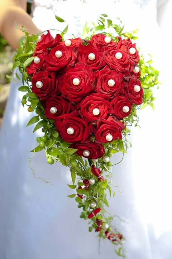 Brautstrauß Rote Rosen
 Brautstrauß mit roten Rosen und Perlen in Herzform I love