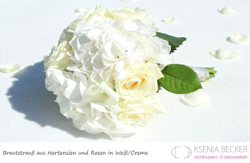 Brautstrauß Rund
 brautstrauss rund hortensien rosen weiss creme