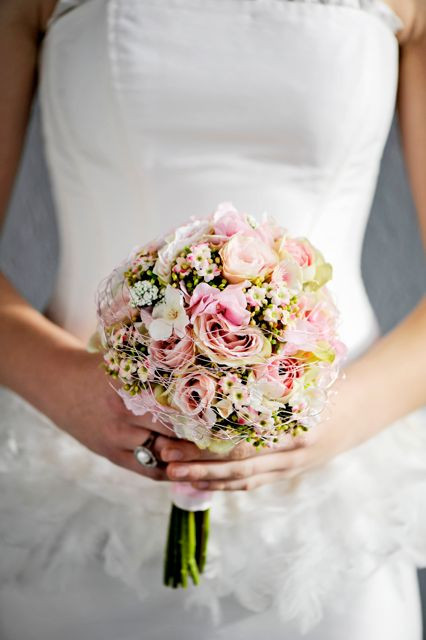 Brautstrauß Standesamt
 Bezaubernde Hochzeitsfloristik Heiraten mit braut