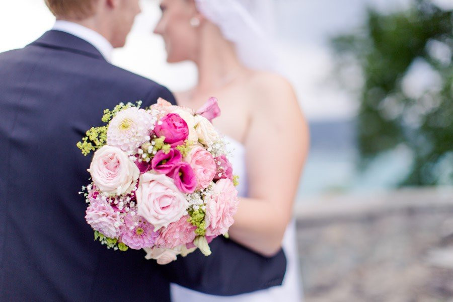 Brautstrauß Weiß Rosa
 Eine Hochzeit in Rosa und Pink am Wörthersee