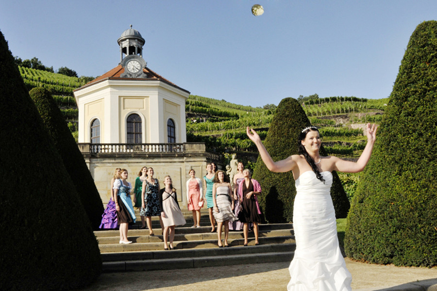 Brautstrauß Werfen
 Brautstrauß werfen Hochzeitsfotograf