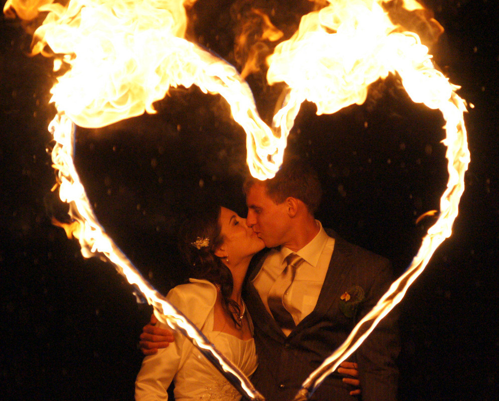 Brennendes Herz Hochzeit
 Brennendes Herz und Feuerschriften für Ihre Hochzeit