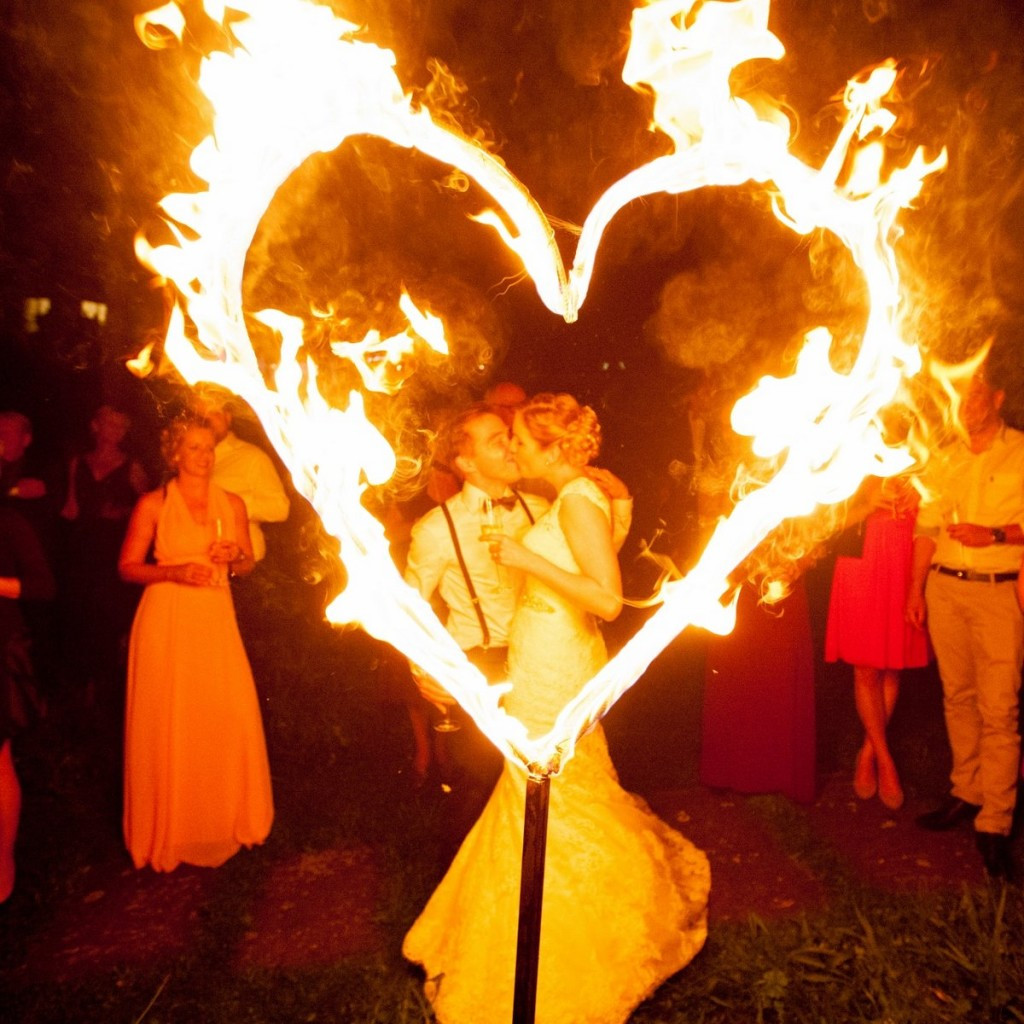 Brennendes Herz Hochzeit
 Brennendes Herz und Feuerschriften für Ihre Hochzeit