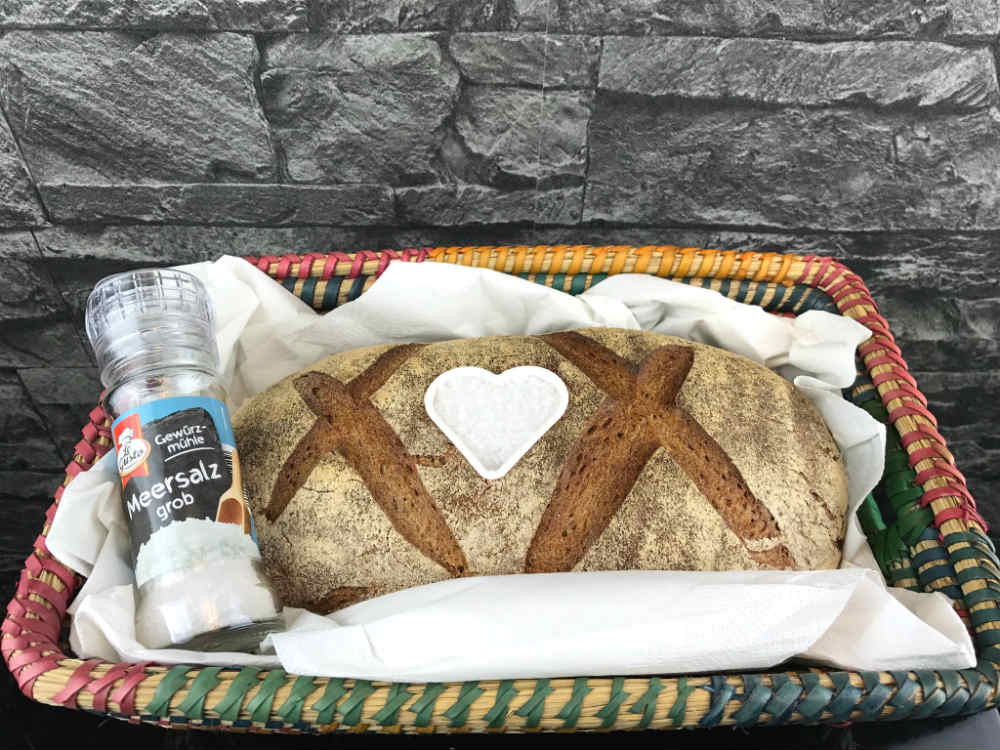 Brot Und Salz Hochzeit
 Brot und Salz zum Einzug schenken ☘ Die besten Ideen