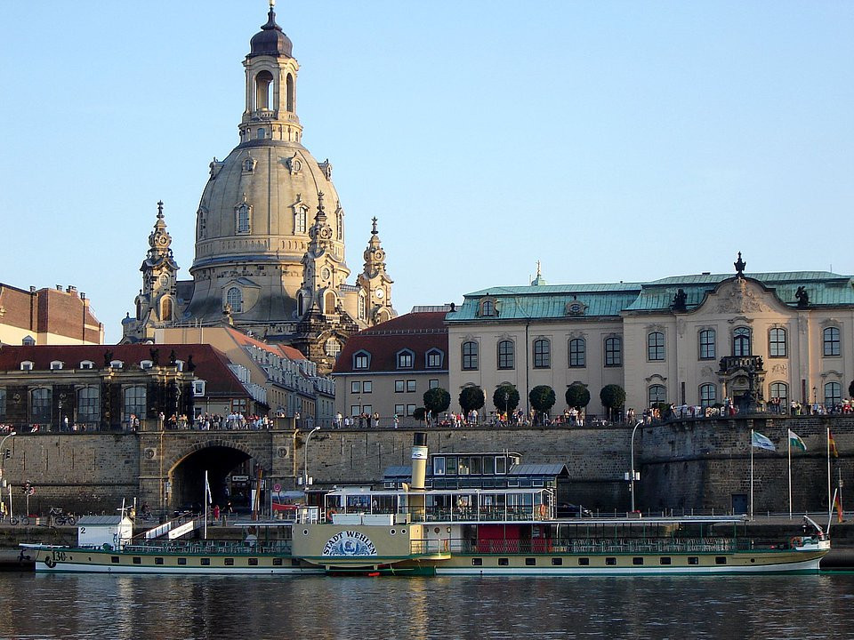 Brühlsche Terrasse Dresden
 Glanzpunkte in Dresden besuchen und wohnen in einer FEWO