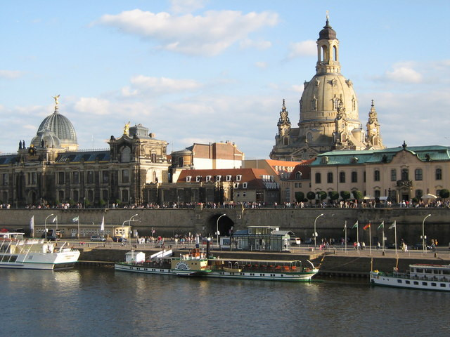 Brühlsche Terrasse Dresden
 Brühlsche Terrasse Dresden MGRS 33UVS1156 Geograph