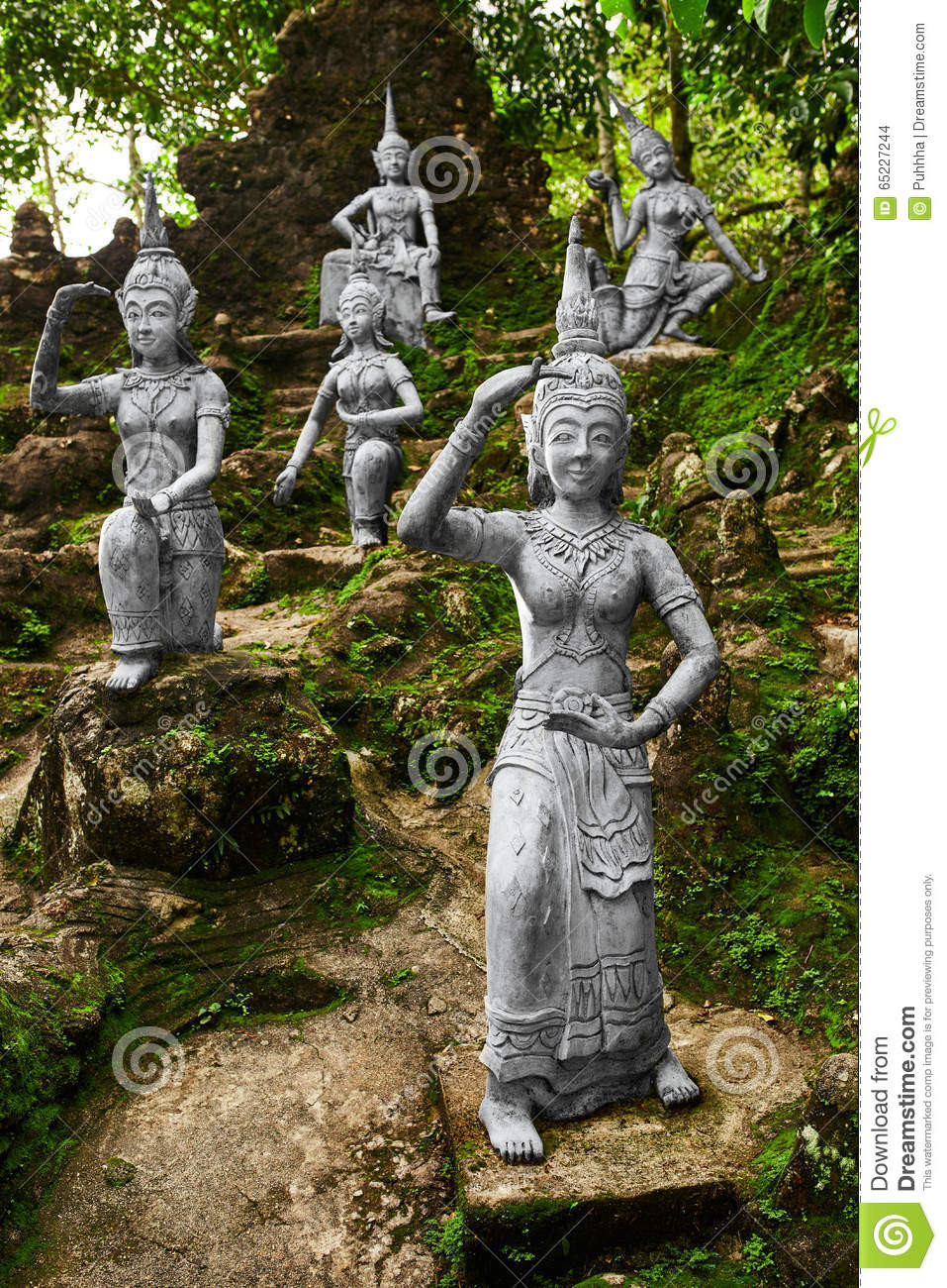 Buddha Garten
 Thailand Statuen In Geheimem Buddha Garten In Koh Samui