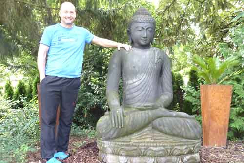 Buddha Garten
 Buddha Kopf im Garten