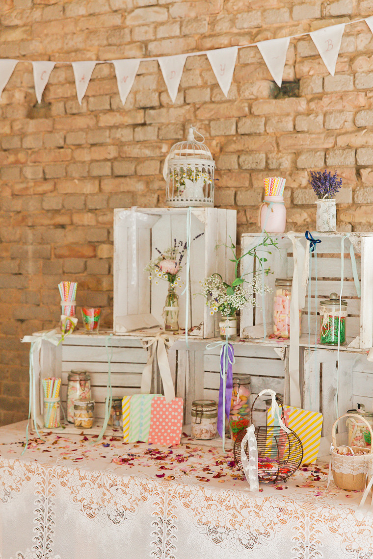 Candy Bar Hochzeit Vintage
 Vintagehochzeit Schmetterlingsgarten