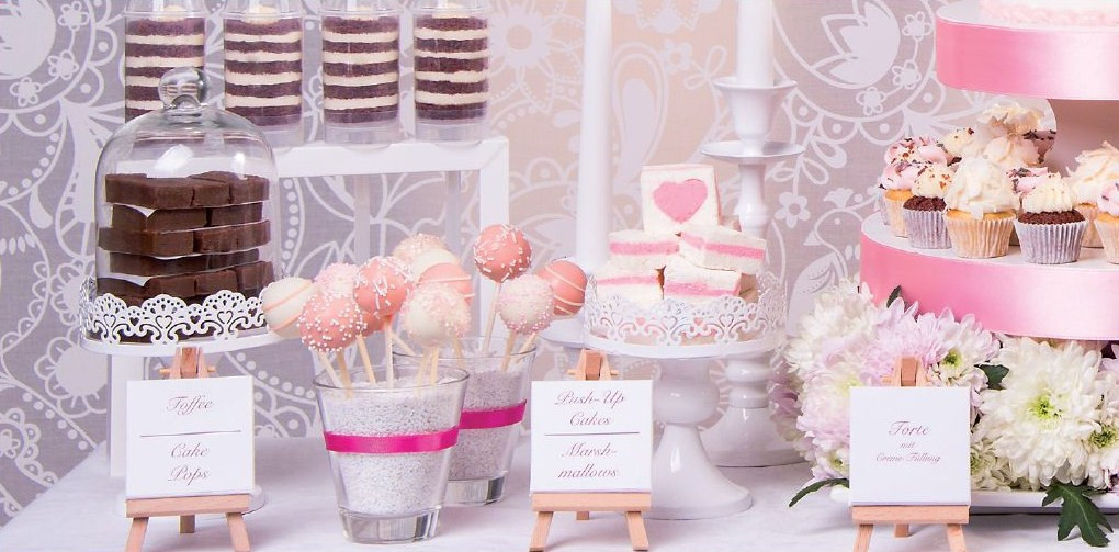 Candybar Hochzeit
 REINWEISS Hochzeiten Candy Bar als zuckersüßes Dessert