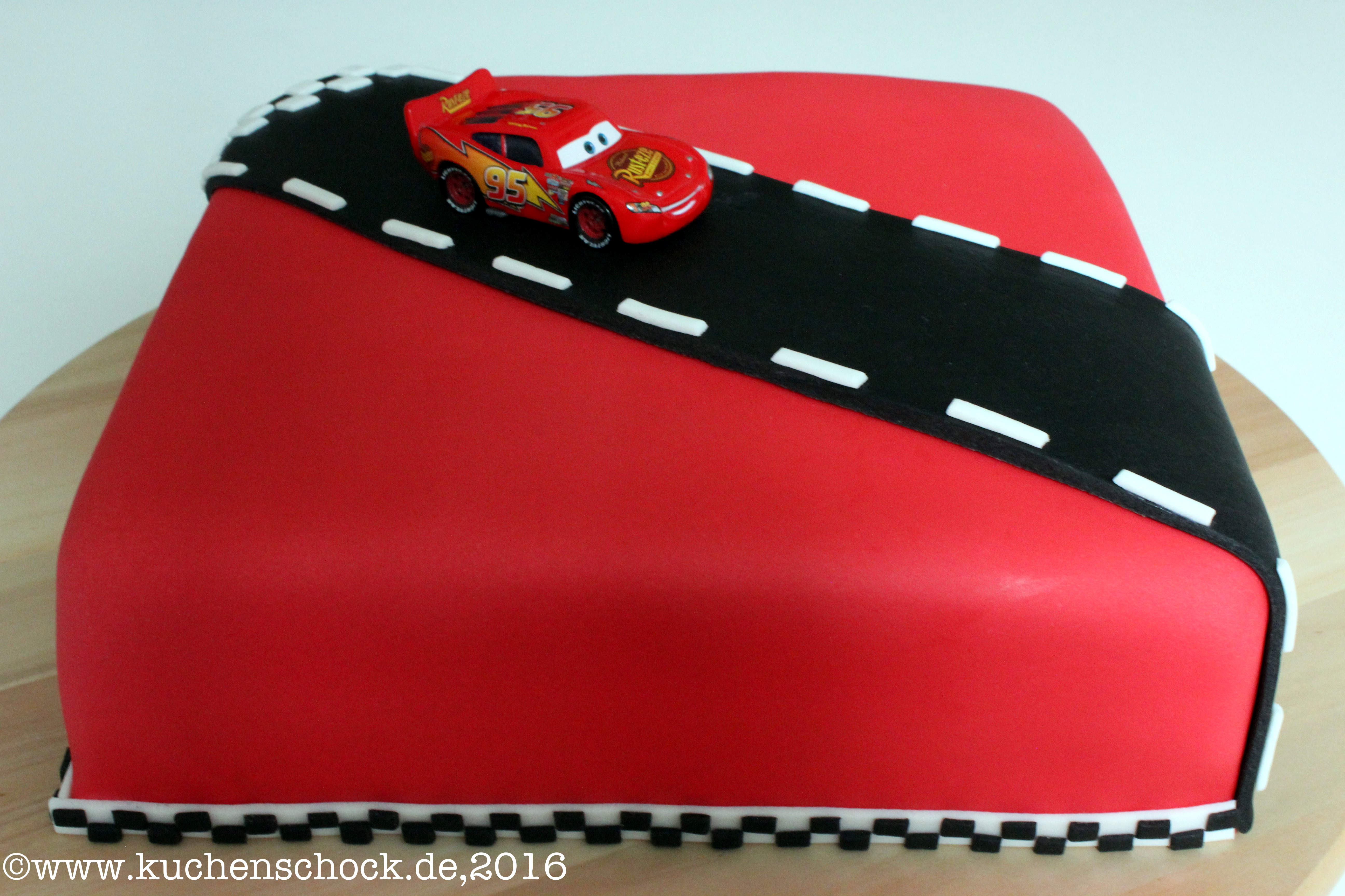 Cars Kuchen
 “Cars” Geburtstagstorte mit Kokosnusscreme