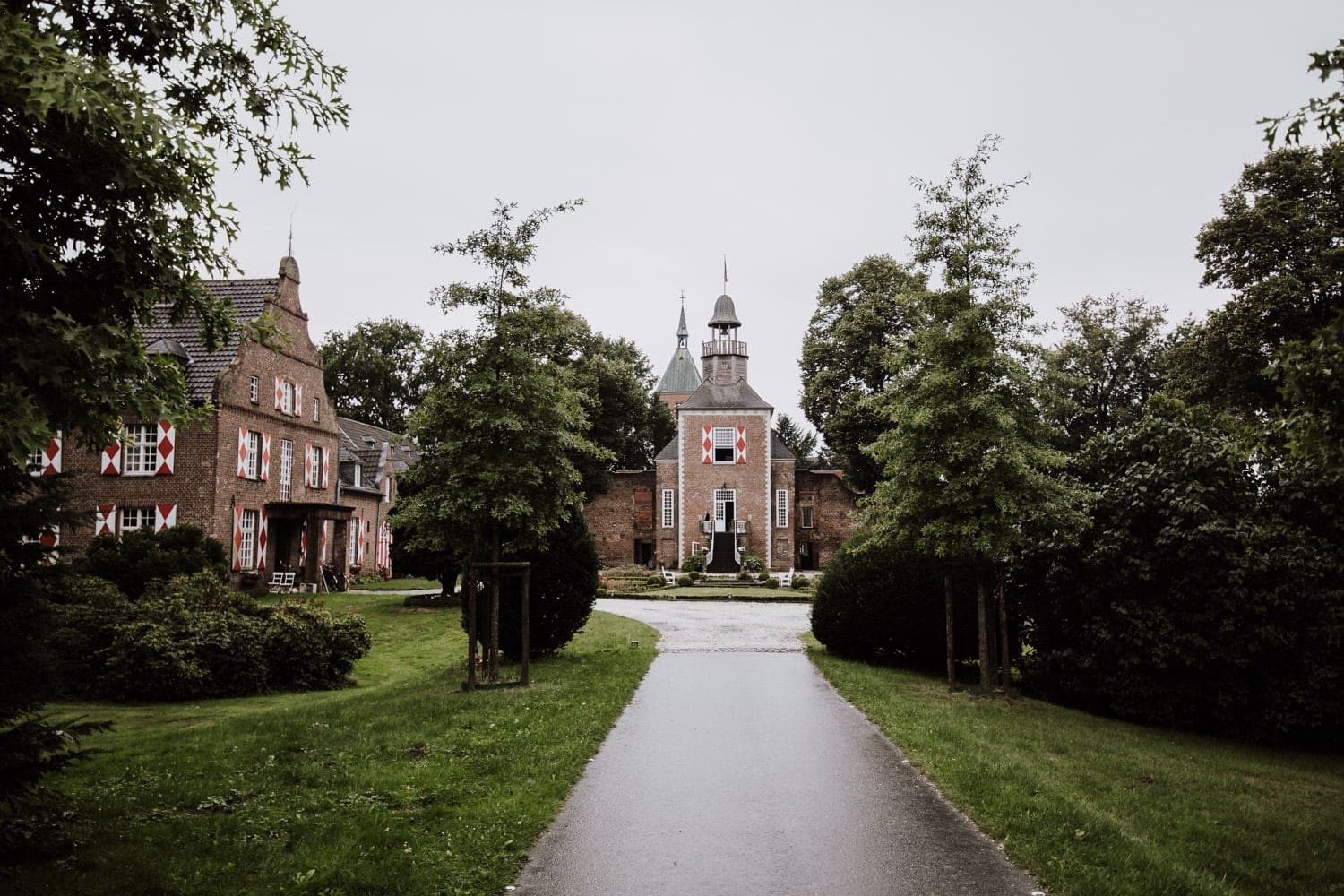 Castle Hochzeit
 Wedding in Castle Hertefeld Sven Hebbinghaus grapher