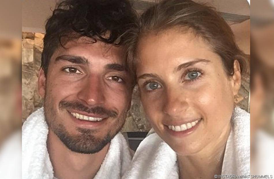 Cathy Hummels Hochzeit
 Erstes Foto Mats Hummels grüßt aus den Flitterwochen mit