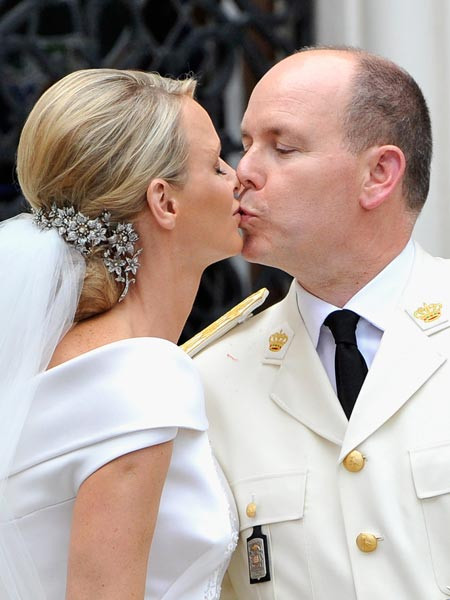 Charlene Von Monaco Hochzeit
 Fürst Albert & Charlene Wittstock Ist se Ehe „erzwungen“