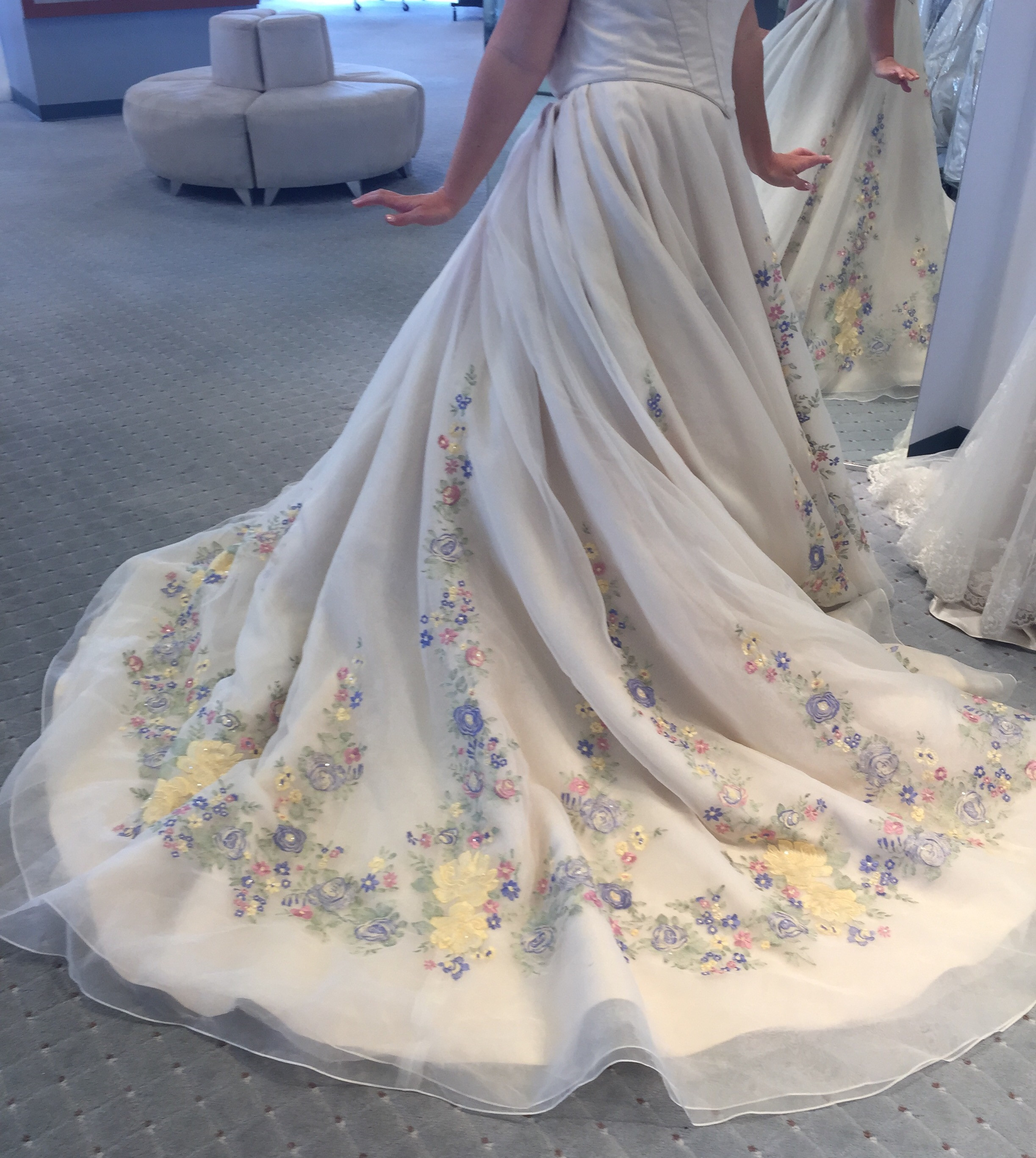 Cinderella Hochzeitskleid
 Alfred Angelo Cinderella Wedding Dress 2015