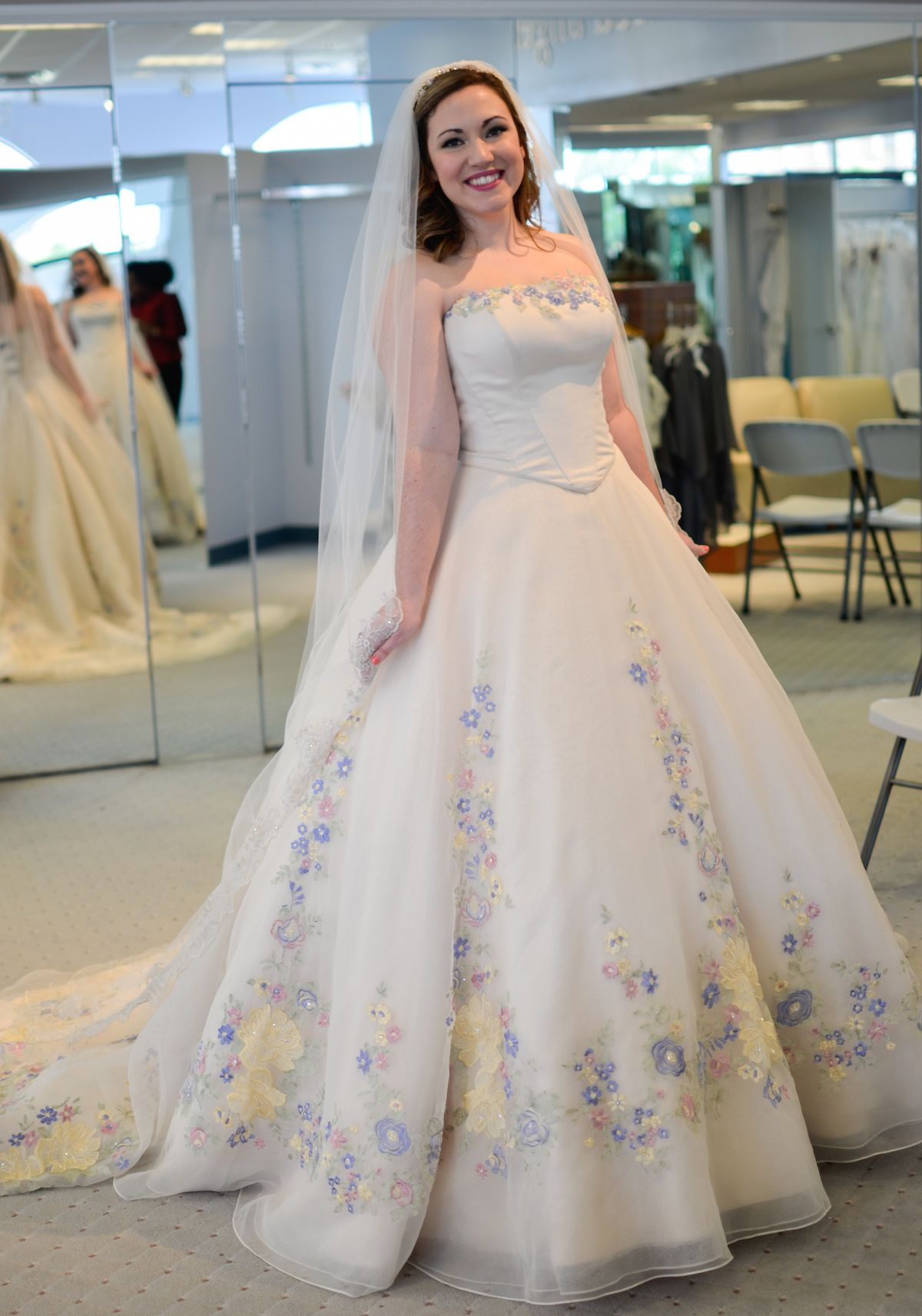 Cinderella Hochzeitskleid
 Disney Fairy Tale Collection by Alfred Angelo Live