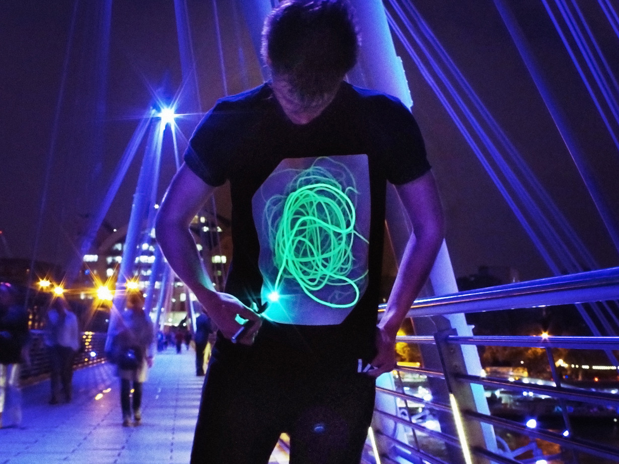 Coole Geschenke Für Jungs Ab 12
 Interactive Glow T Shirts