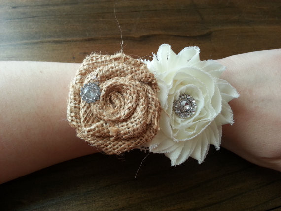 Corsage Hochzeit Trägerlos
 Hochzeit Corsage Braut Corsage Jute Flower Corsage Mutter