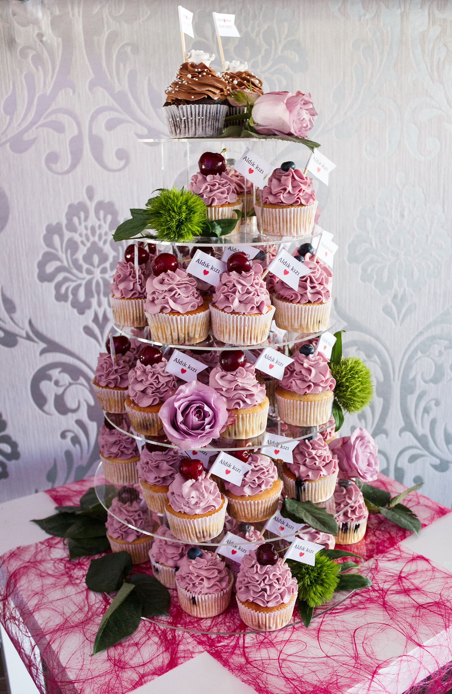 Cupcake Torte Hochzeit
 Fondant Torte und Cupcakes für Ihre Verlobung mundus