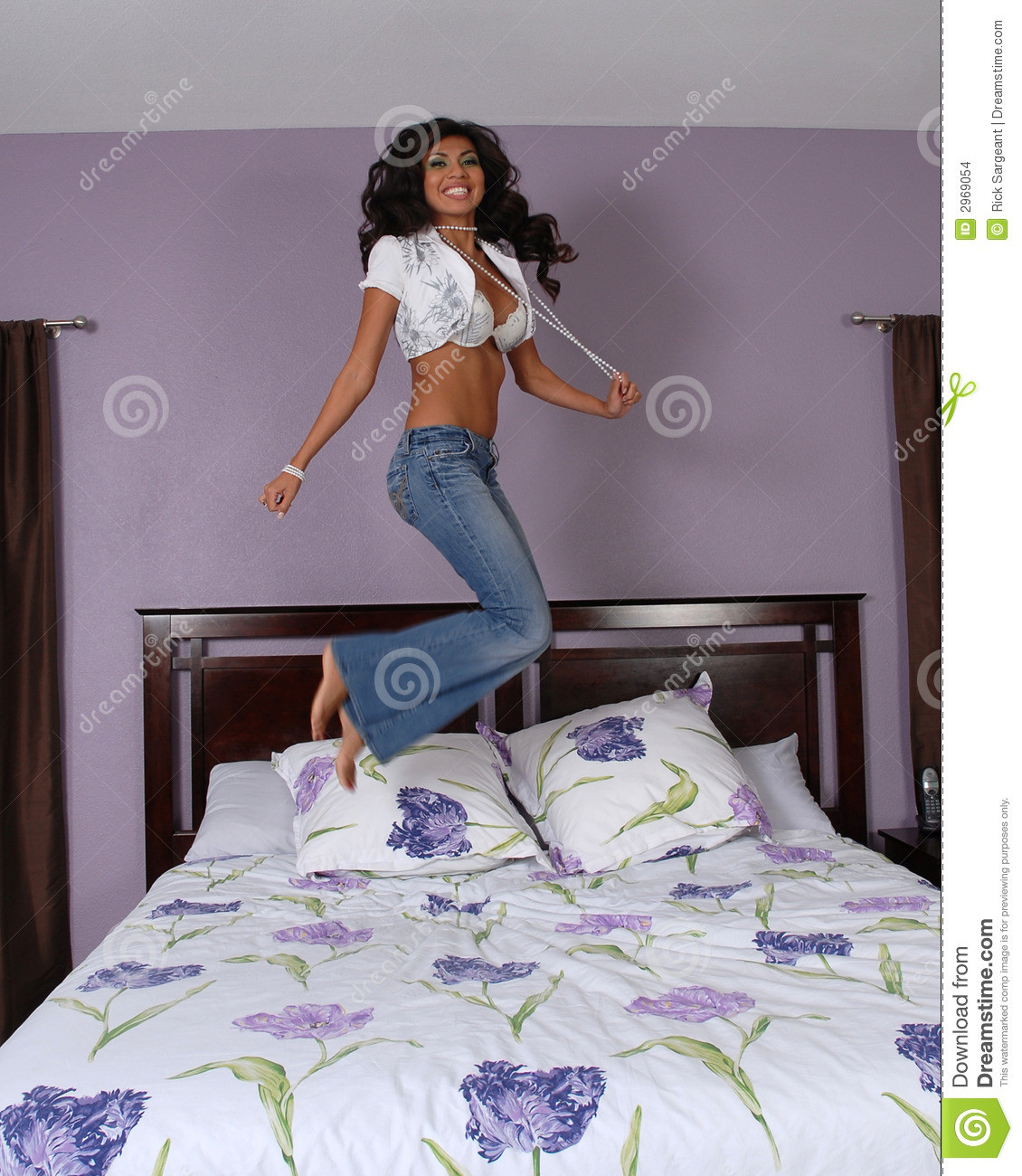 Das Bett
 Springen Auf Das Bett Stockbilder Bild