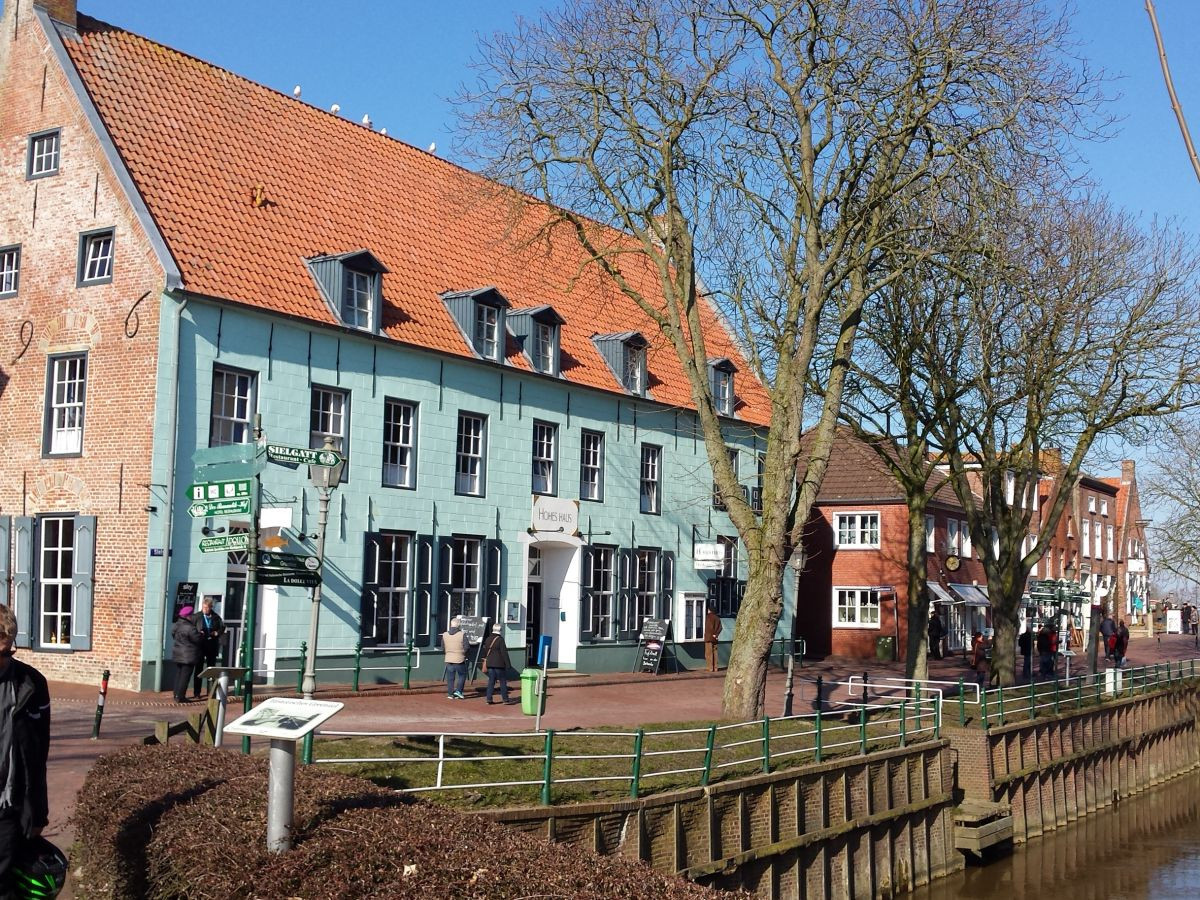 Das Hohe Haus
 Ferienwohnung auf dem Alten Gulfhof Greetsiel Herr