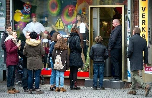 Deko Behrendt
 deko behrendt berlin schoneberg – 2ndrangerbatt