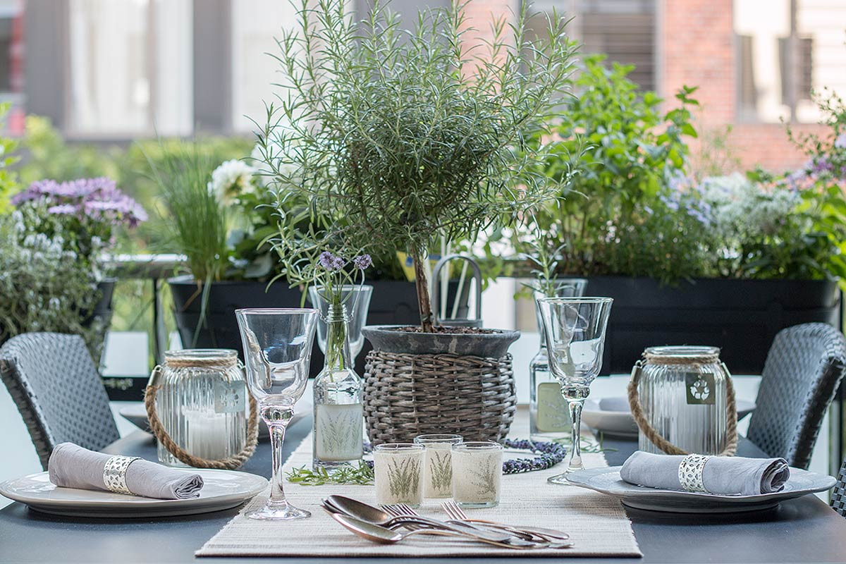 Deko Tisch
 Tischdeko im Lavendel Look