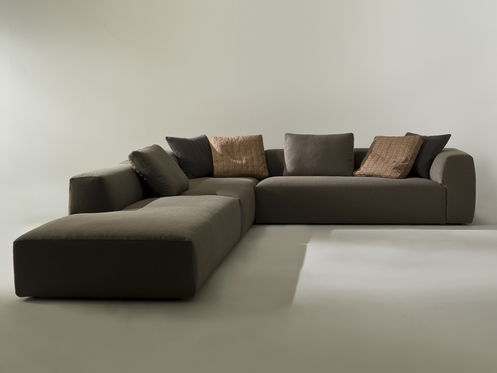 Designer Couch
 KLUB Corner sofa by i 4 Mariani design Mauro Lipparini