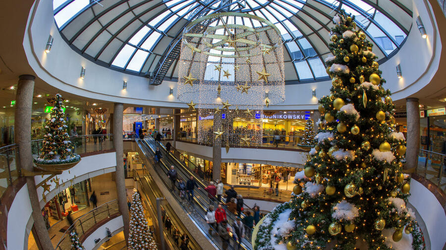 Die Meisten Deutschen Kaufen Geschenke Für...?
 Weihnachtsgeschäft Händler vor Ort stechen linehandel aus