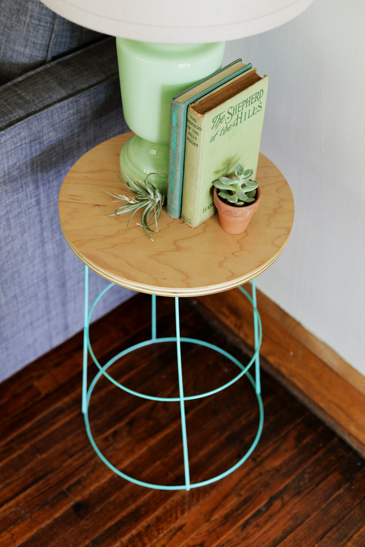 Diy Table
 DIY Tomato Cage Side Table