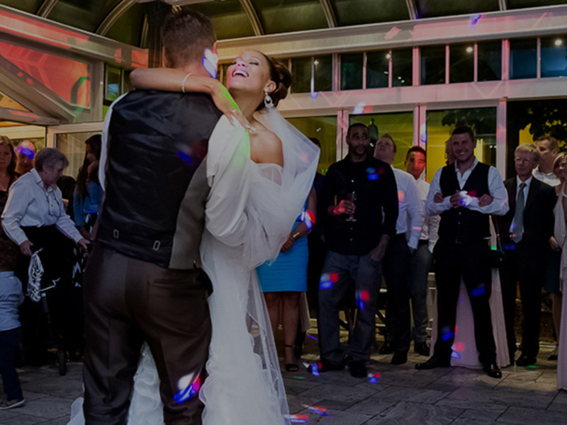 Dj München Hochzeit
 DJ Hochzeit München Die perfekte Hochzeit komponieren