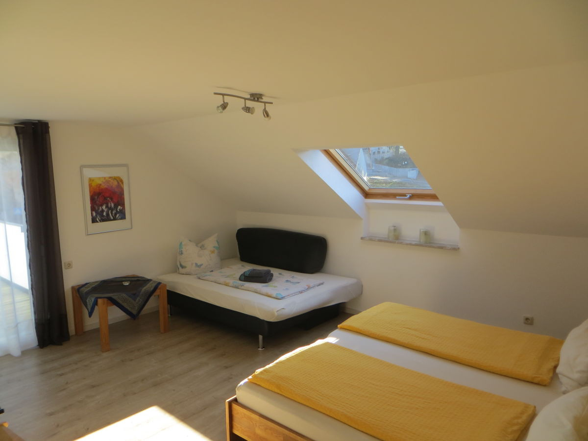 Doppelbett 1 40x2 00
 Ferienwohnung B im Gästehaus Sommertal Meersburg Firma