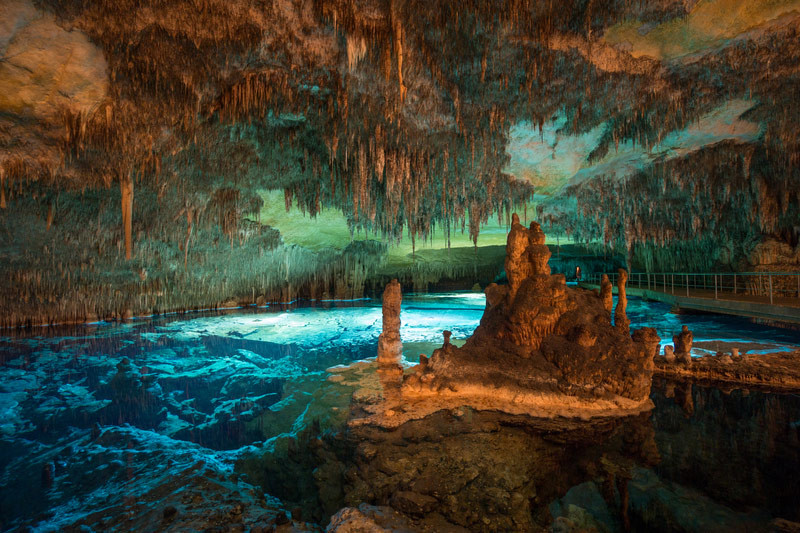 Drachenhöhle Porto Cristo
 Drachenhöhle Mallorca – spektakuläre Tropfsteinhöhle