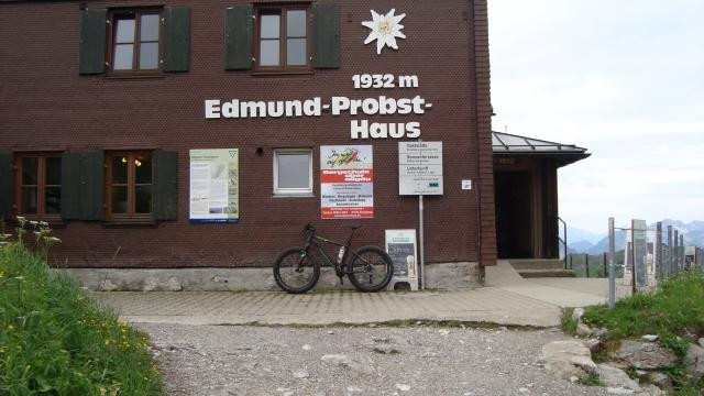 Edmund Probst Haus
 Nebelhorn Höfatsblick per Fahrrad