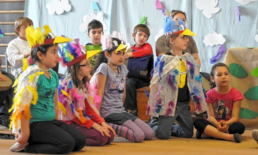 Ein Vogel Wollte Hochzeit Feiern
 Selbst mit Sprachkenntnissen glänzen Schüler bei ihrem