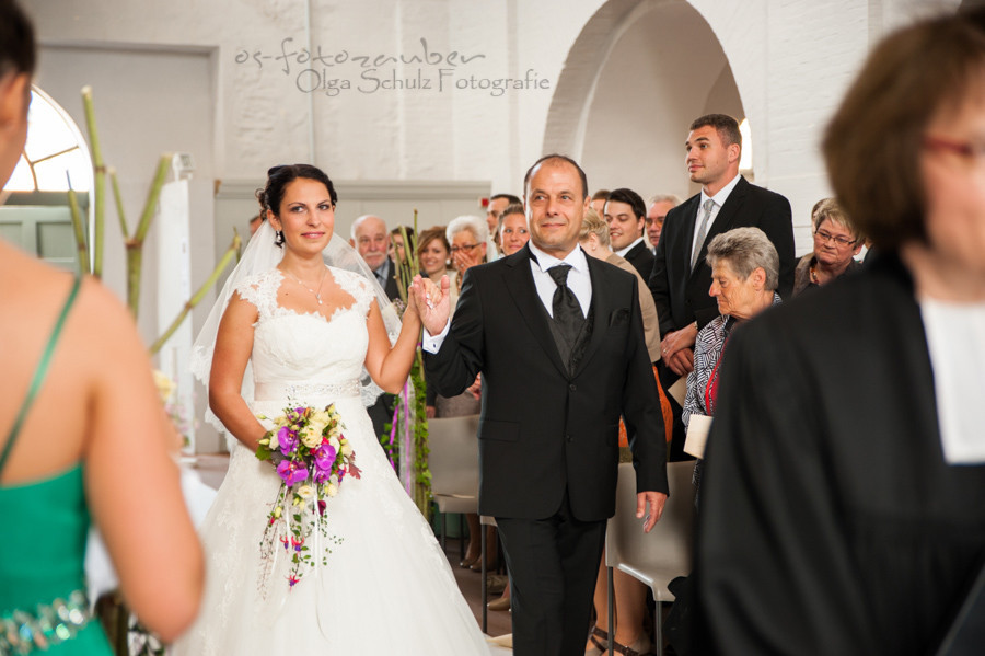 Einzug Kirche Hochzeit
 Hochzeit Einzug Kirche