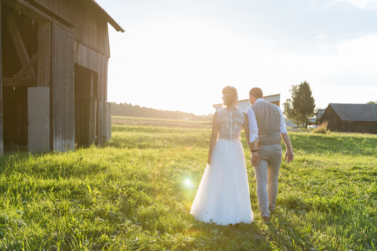 Einzugslied Hochzeit
 DIY Hochzeit auf einem alten Bauernhof