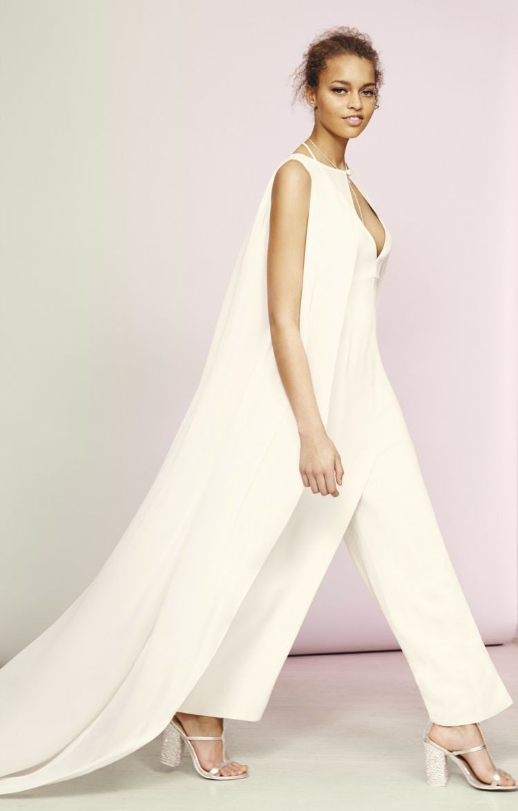 Elegante Jumpsuits Für Hochzeit
 Schleppe zur Hochzeit als Teil des Jumpsuits