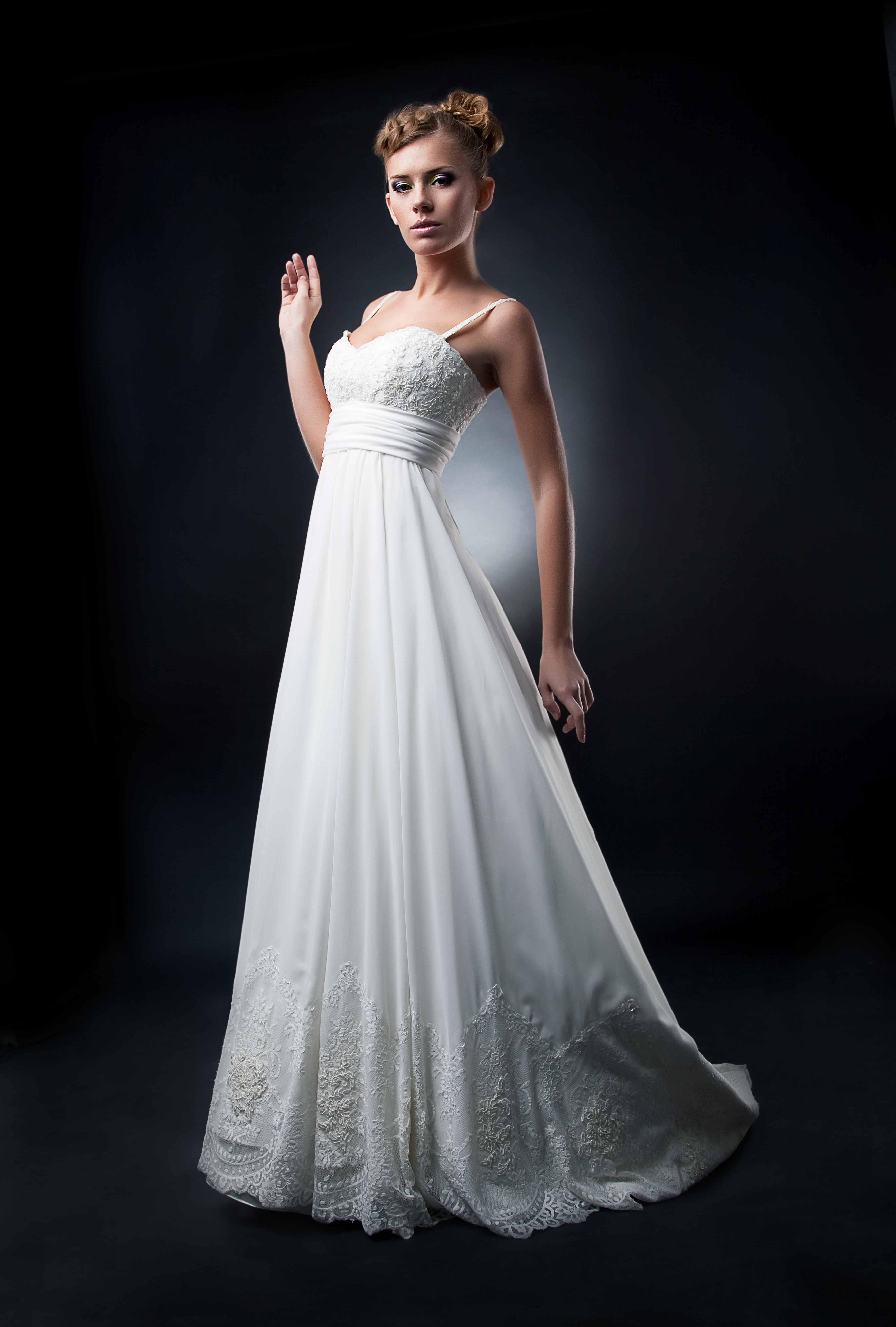 Empire Hochzeitskleid
 bridal gowns – Hair and Makeup Artistry