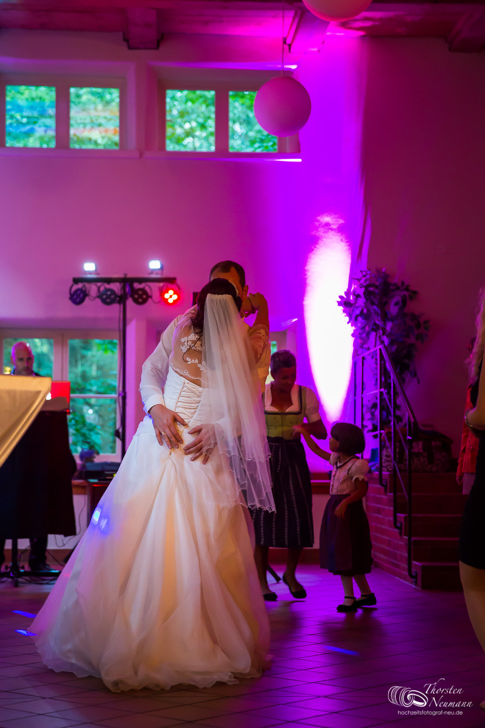 Eröffnungstanz Hochzeit Modern
 Eröffnungstanz Hochzeit Hochzeitsfotograf Thorsten Neumann