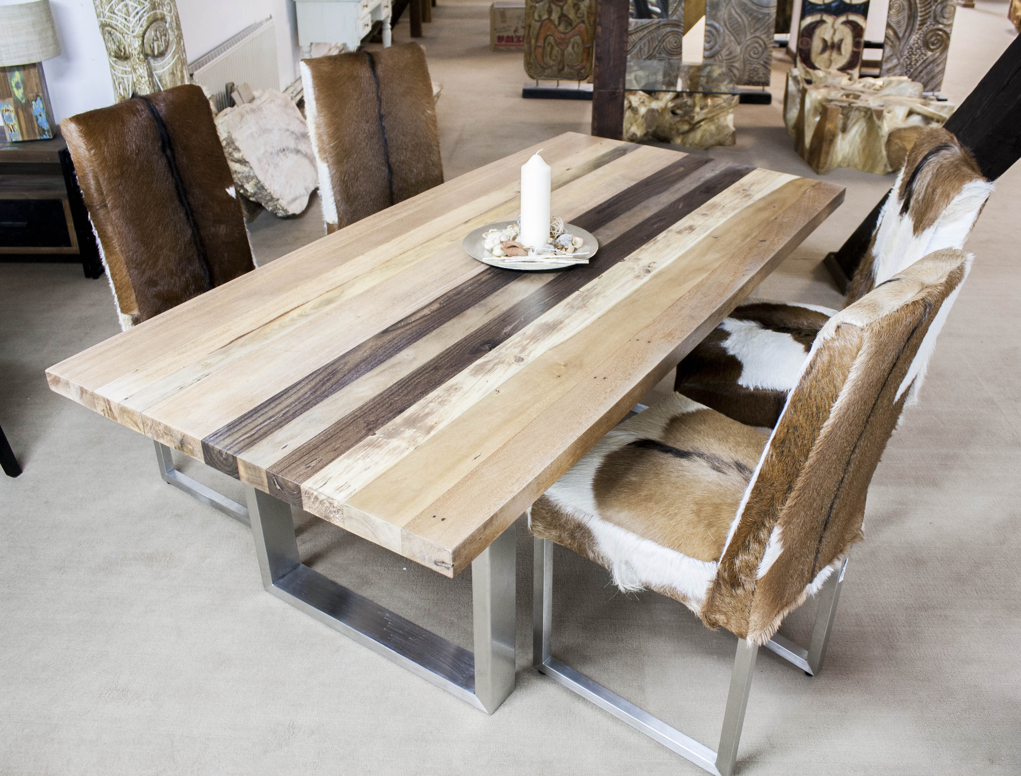 Esstisch Holz
 Esstisch aus Massivholz mit Edelstahl Der Tischonkel