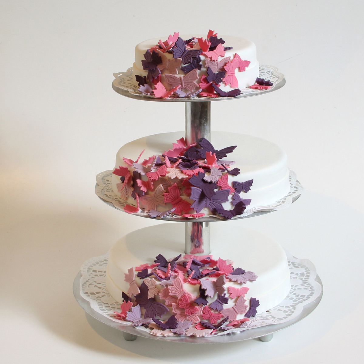 Etagere Für Hochzeitstorte
 Schmetterling Torte auf Etagere Hochzeitstorte online