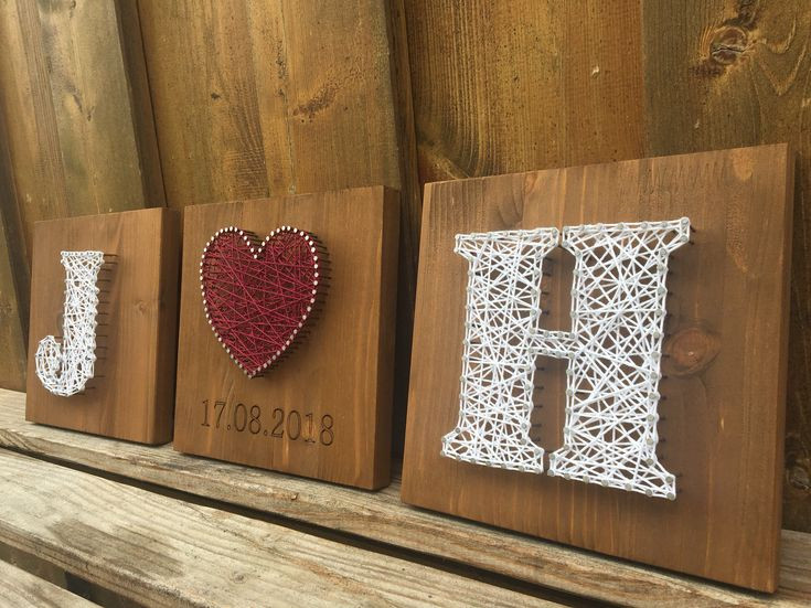 Fadenbild Hochzeit
 Hochzeitsgeschenk Initialien und Herz Fadenbild auf Holz
