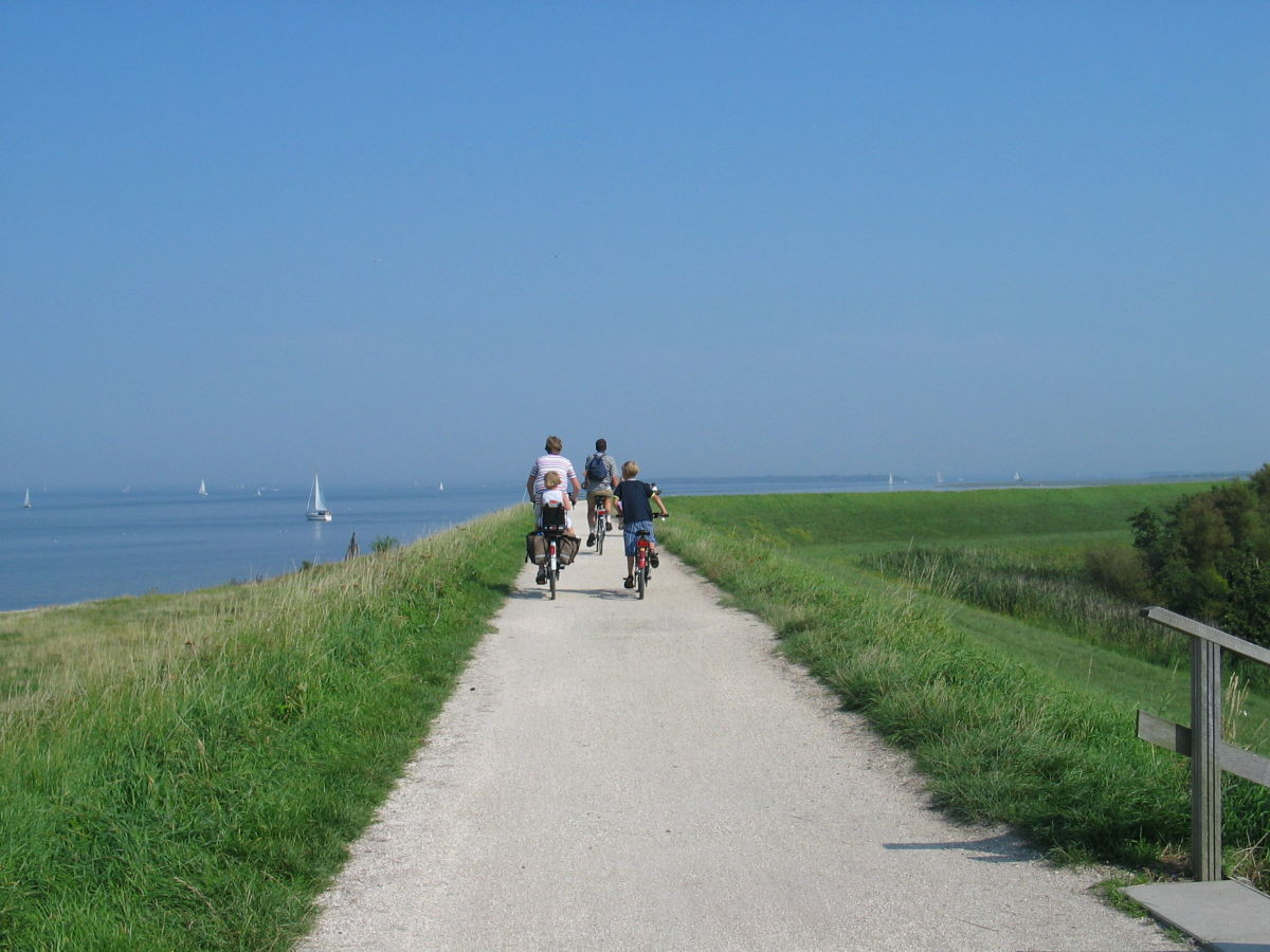 Fahrradfahren Ohne Licht
 Ferienhaus Den Osse 116 Brouwershaven Firma Zeeland